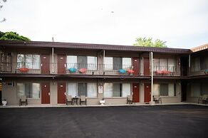 Advance Inn