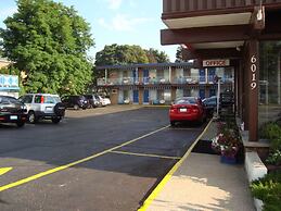 Advance Inn