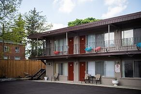 Advance Inn
