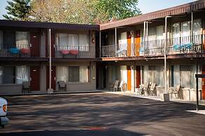 Advance Inn