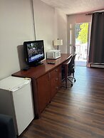 Advance Inn