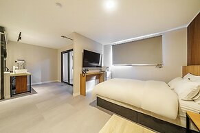 Restia Stay Suwon Station