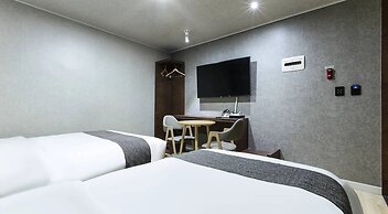 Restia Stay Suwon Station