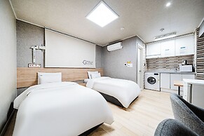 Restia Stay Suwon Station
