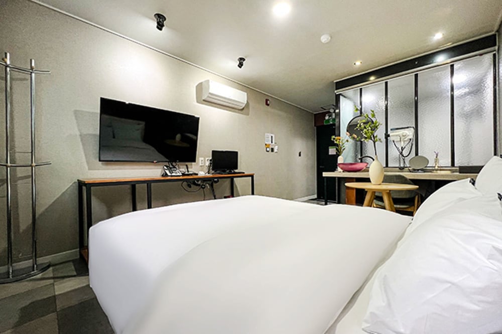 Restia Stay Suwon Station