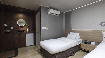 Restia Stay Suwon Station