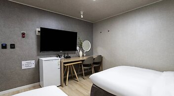 Restia Stay Suwon Station