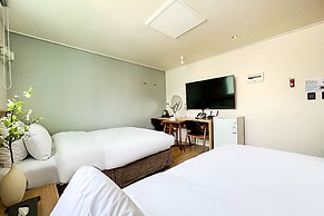 Restia Stay Suwon Station