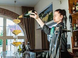 Regatta Spa Hotel
