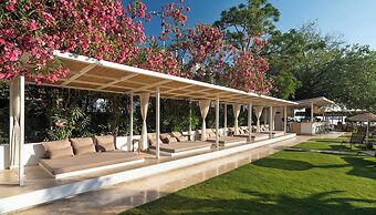 Daphnis Hotel