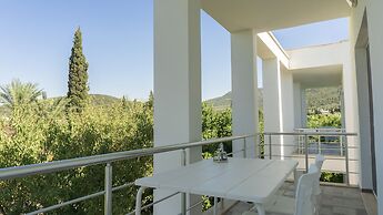 Daphnis Hotel