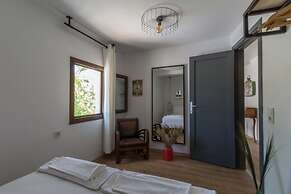 Daphnis Hotel