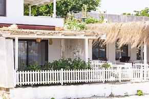 Daphnis Hotel