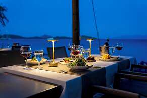 Kefi Beach and Suites