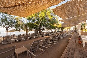 Kefi Beach and Suites