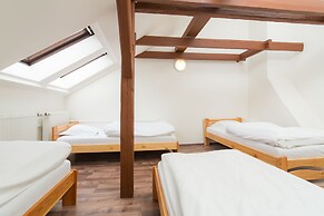 Easy Housing Hostel