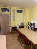 Easy Housing Hostel