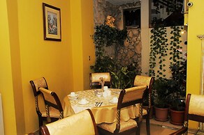 Colony Inn Hotel