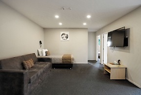 Ellerslie Palms Motel