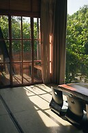 Yue Lake Backpackers