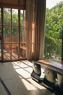Yue Lake Backpackers