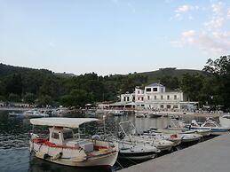 Kallisti Seaside Studios Skopelos