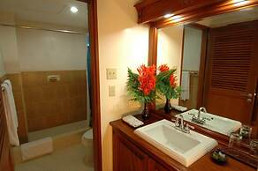 Manta Ray Bay Resort