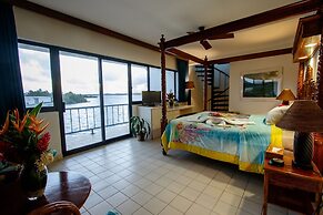Manta Ray Bay Resort
