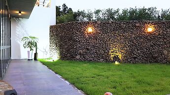 CNB HOTEL (COZYANDBOUTIQUE)