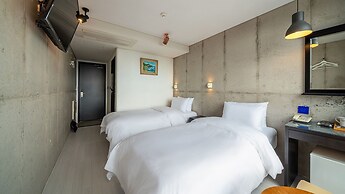 CNB HOTEL (COZYANDBOUTIQUE)