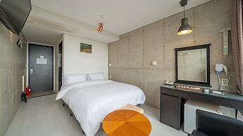 CNB HOTEL (COZYANDBOUTIQUE)