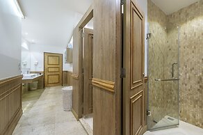 THE Posh Phayathai