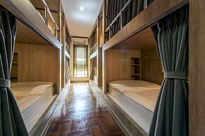 THE Posh Phayathai