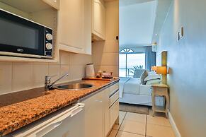 Hermanus Beachfront Lodge
