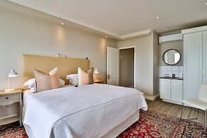 Hermanus Beachfront Lodge