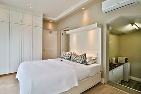 Hermanus Beachfront Lodge
