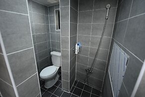Flat B Hostel - Hostel