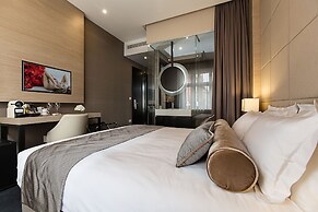 Dominic & Smart Luxury Suites Republic Square