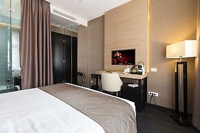 Dominic & Smart Luxury Suites Republic Square