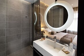 Dominic & Smart Luxury Suites Republic Square