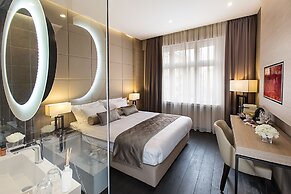 Dominic & Smart Luxury Suites Republic Square