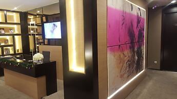 Dominic & Smart Luxury Suites Republic Square