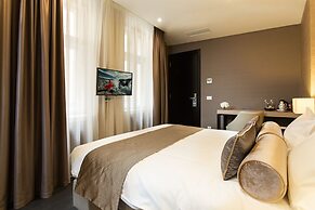 Dominic & Smart Luxury Suites Republic Square