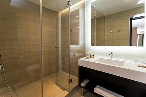 Dominic & Smart Luxury Suites Republic Square