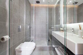 Dominic & Smart Luxury Suites Republic Square