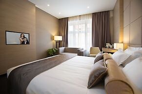 Dominic & Smart Luxury Suites Republic Square