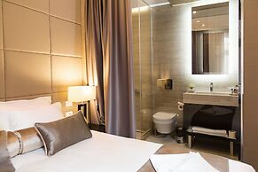 Dominic & Smart Luxury Suites Republic Square