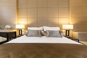 Dominic & Smart Luxury Suites Republic Square