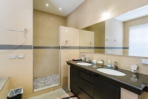 Luxury Pool Villa SRV