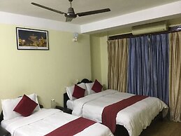 Everest Mount Holiday